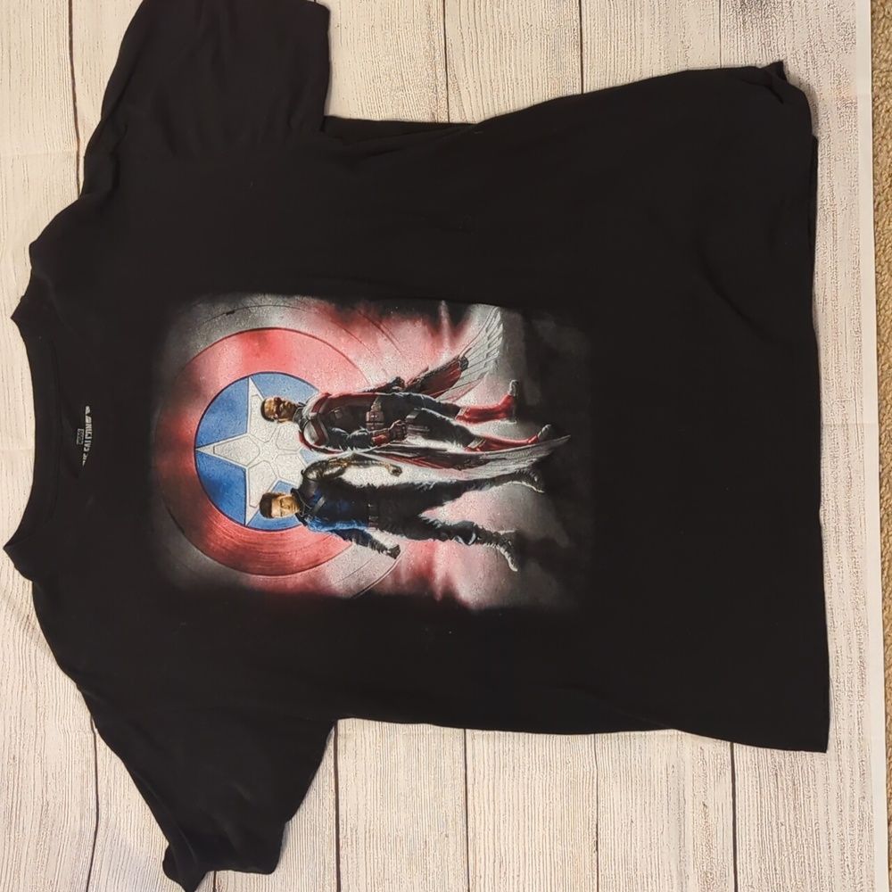 The Falcon And The Winter Soldier Team Poster T-Shirt Size L